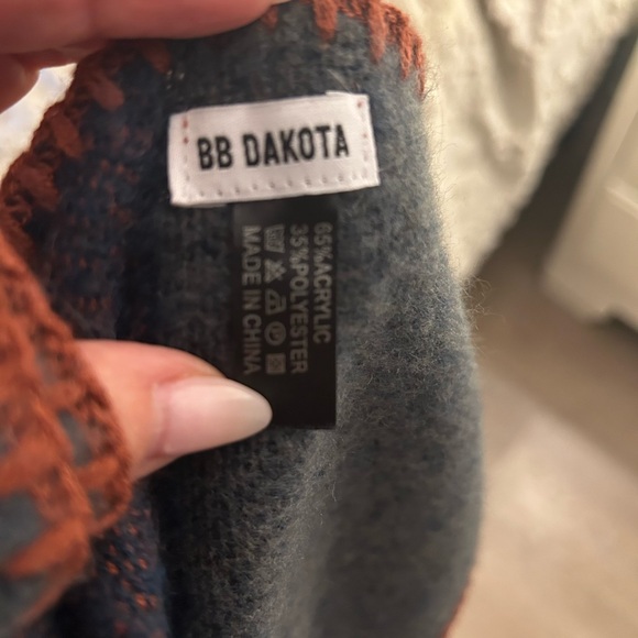 BB Dakota Brown and Gray Colorblock Poncho - Picture 2 of 13